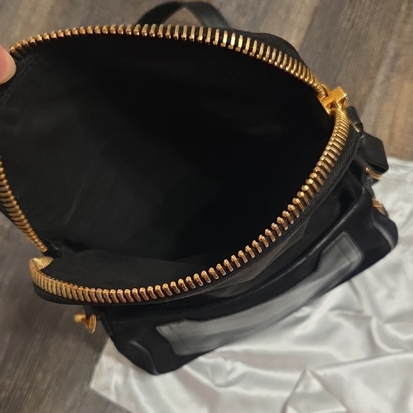 Tom Ford Suede Jennifer Expandable Black Gold Leather Crossbody Bag - Picture 17 of 17